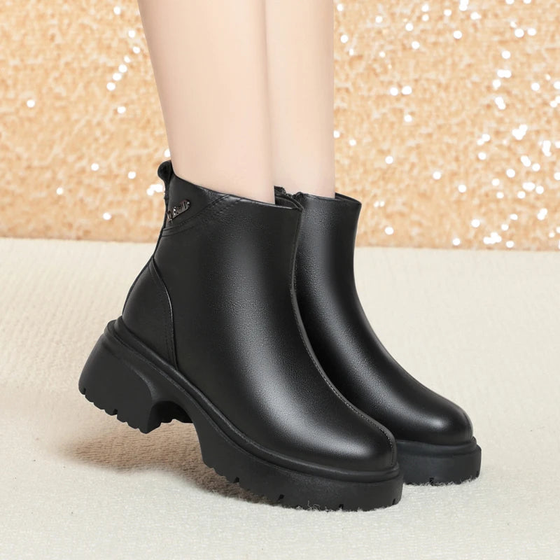 Damen-Ankle Boots schwarz mit flachem Blockabsatz und dickem Profilsohlen-Look