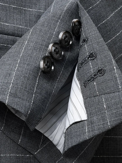 Eleganter Herrenanzug aus 67% Wolle: Grauer Nadelstreifen, Einreiher, Business & Hochzeit, Slim Fit
