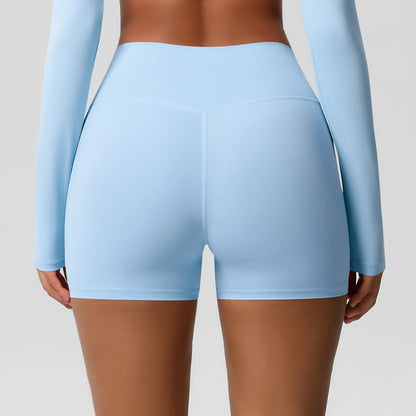 Yoga-Shorts mit Push-Up-Effekt, hellblau, Frontansicht, glatte Nähte