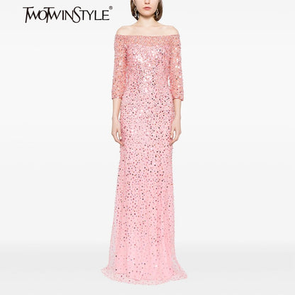 Elegantes Damen-Midikleid mit schulterfreiem Design, langen Ärmeln und Perlen-Patchwork – figurbetont und luxuriös.