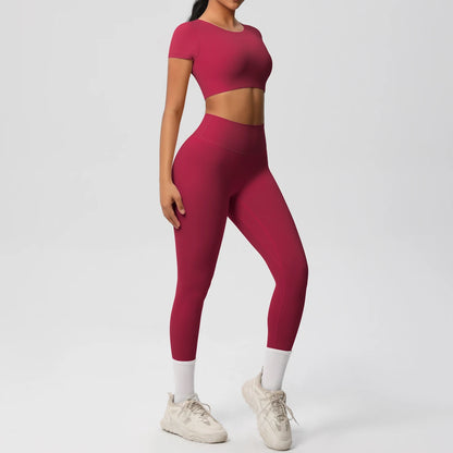 Yoga-Set für Damen: Crop-Top und High-Waist-Leggings, bordeauxrot, seitliche Ansicht.