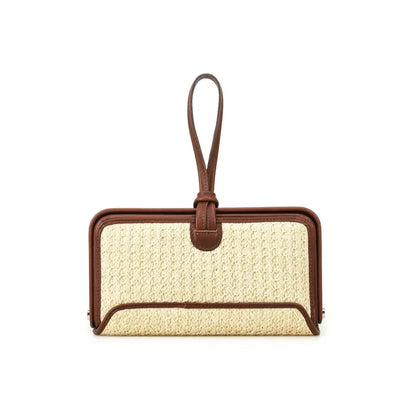Beige Stroh-Handytasche mit braunem Lederumrandung und Handgelenkschlaufe, vorn