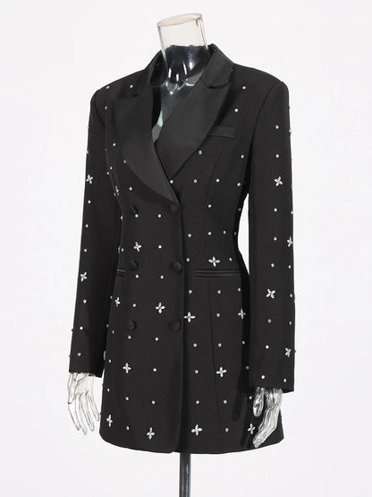Ärmelloses, trägerloses Damen-Tunikakleid mit Patchwork-Falten im minimalistischen Design – modisch und elegant.