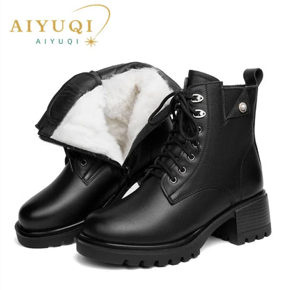 Schwarze Stiefeletten mit Wollfutter, Schnürung und dicker Sohle