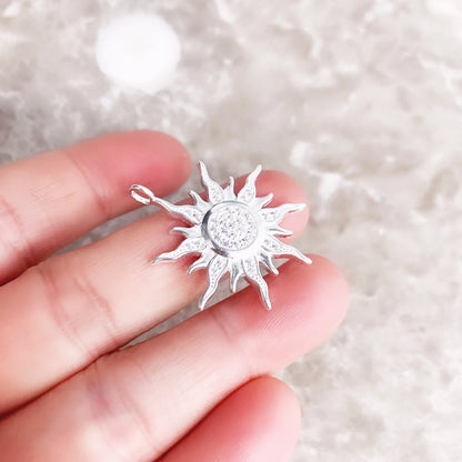 Damen-Charm-Anhänger Sonne weißer Stein Pavé aus Sterlingsilber
