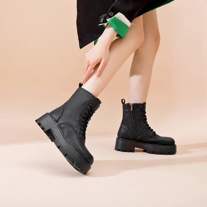 Damen-Stiefelette schwarz mit Schnürung, hoher Schaft, rutschfeste Profilsohle