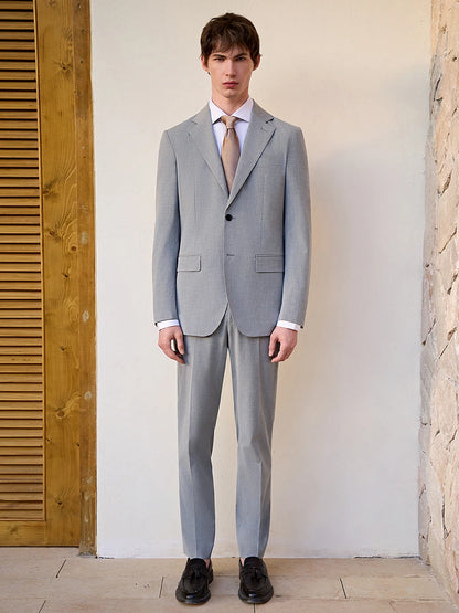Schlanker Herren-Blazer im klassischen europäischen Stil mit hellbraunem Karomuster – ideal für Hochzeiten und formelle Anlässe