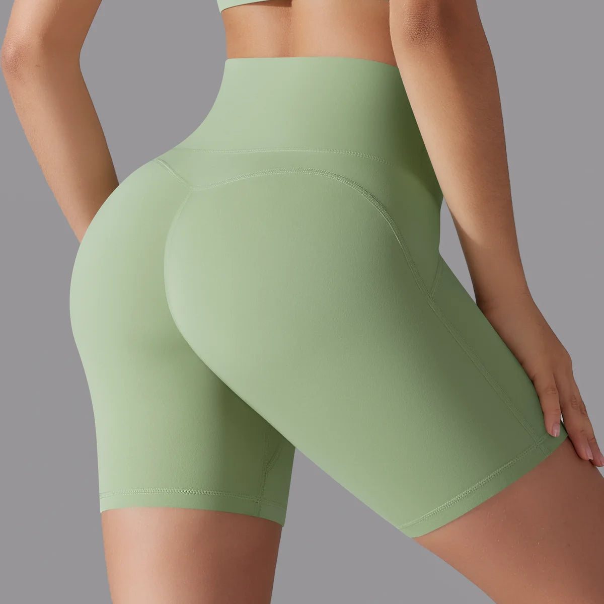 Yoga-Shorts mit hoher Taille, hellgrün, formende Po-Nähte, kurz
