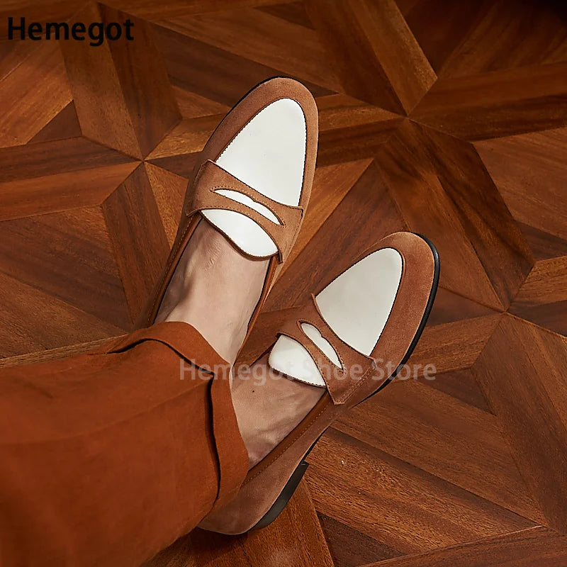 Herren-Loafer im Slip-on-Stil, braunes Obermaterial mit weißem Einsatzausschnitt