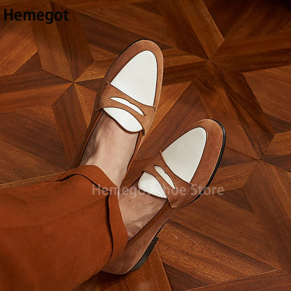 Herren-Loafer im Slip-on-Stil, braunes Obermaterial mit weißem Einsatzausschnitt