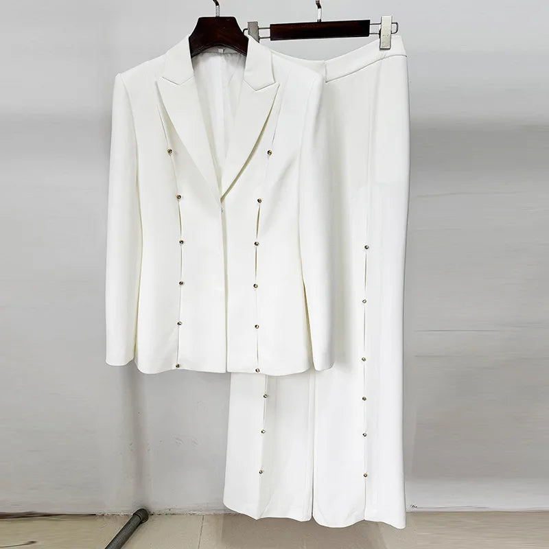Elegantes Damen-Kleid mit Karomuster, Reverskragen und langen Ärmeln – figurbetont und mit Patchwork-Design.