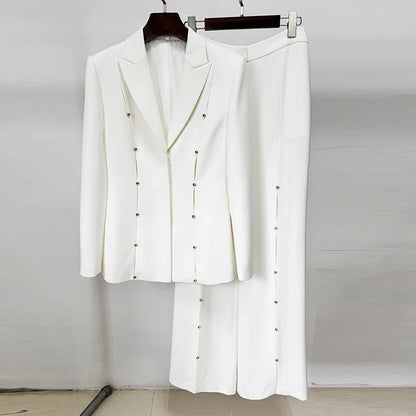 Elegantes Damen-Kleid mit Karomuster, Reverskragen und langen Ärmeln – figurbetont und mit Patchwork-Design.