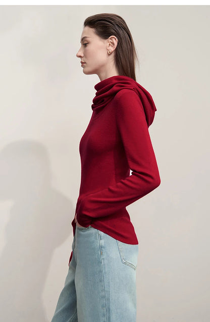 AMII Damenpullover Weinrot, langarmig mit drapiertem Cowl-Kragen, Seitenansicht