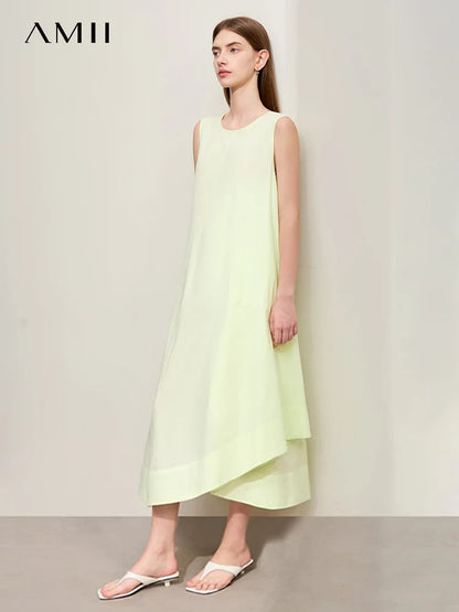 Zeitloses Langes Damenkleid Mit Asymmetrischem Saum