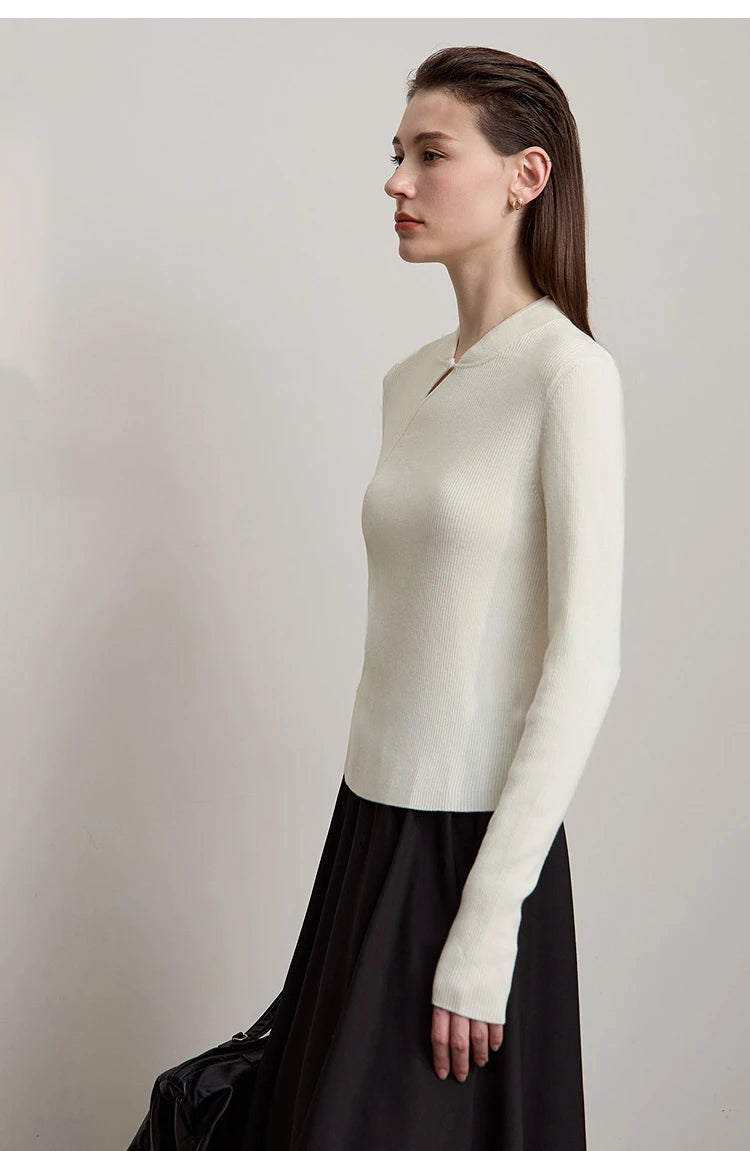 Beiger Damenpullover mit Cheongsam-Kragen und Knopf, schmaler Schnitt, lange Ärmel