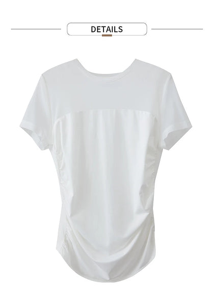 Damen T-Shirt im minimalistischen Sommerstil mit Rundhalsausschnitt und figurformendem Schnitt