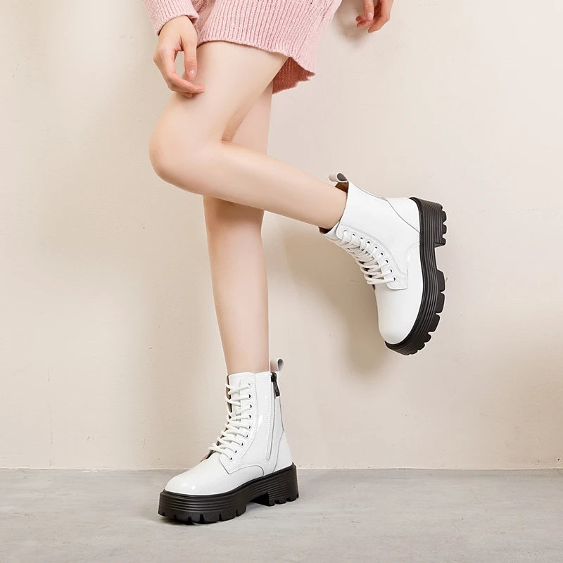 Weiße Damen-Knöchelstiefeletten mit Schnürung und Zipper, dicke Profilsohle