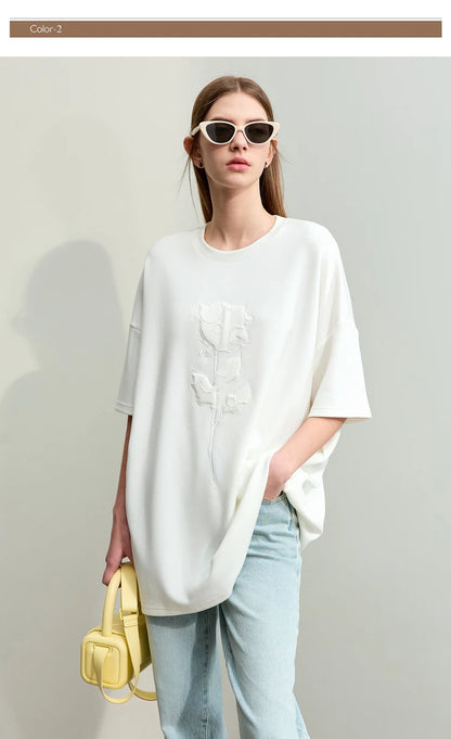 Damen T-Shirts im minimalistischen Stil mit Stickerei und O-Ausschnitt