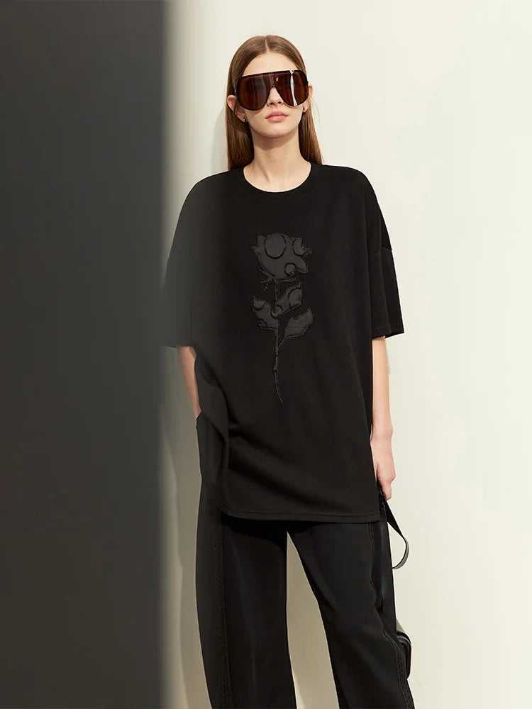 Damen T-Shirts im minimalistischen Stil mit Stickerei und O-Ausschnitt
