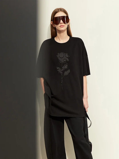 Damen T-Shirts im minimalistischen Stil mit Stickerei und O-Ausschnitt