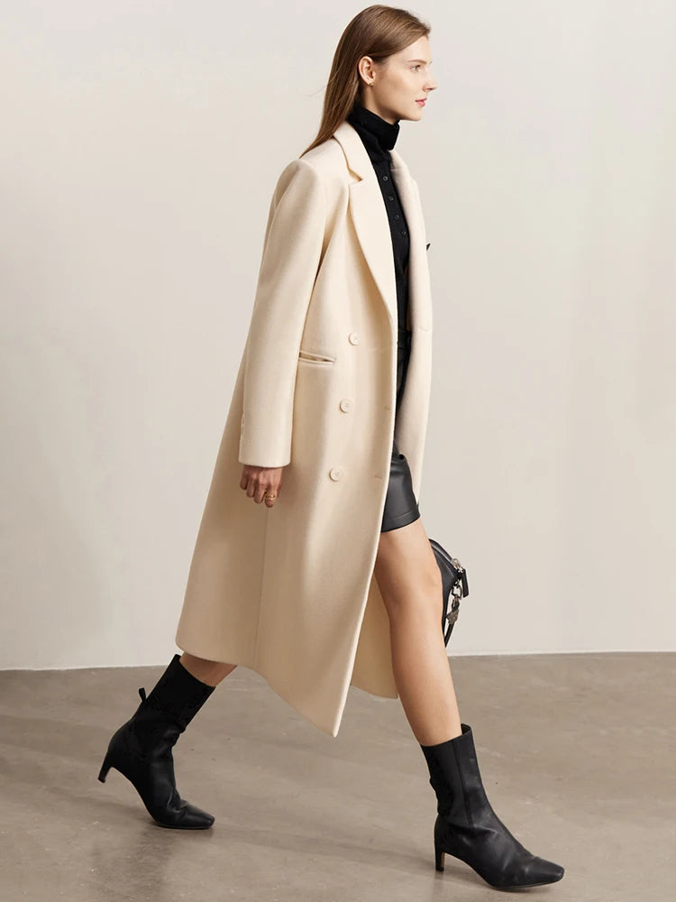 Damen Mantel im minimalistischen Stil mit umlegekragen und Taschen für den Winter