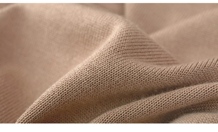 Damenpullover, beiger Sandton, Nahaufnahme der feinen Strickstruktur