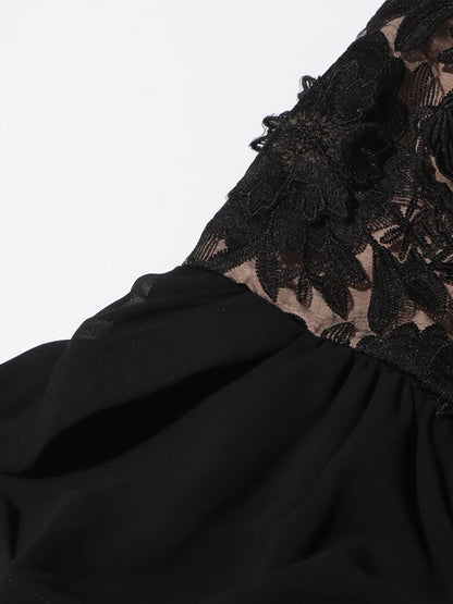 Weite Damen-Lederhose mit hohem Bund und Reißverschluss im minimalistischen Design – modisch und schick.