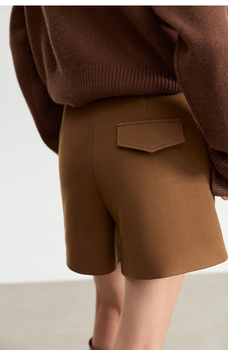 Damen Shorts im minimalistischen Stil mit Gürtel und solider Vintage-Optik