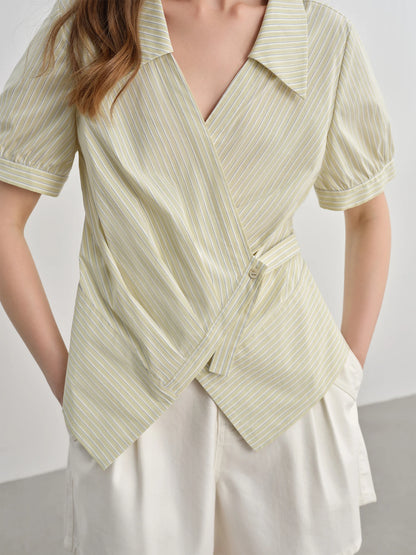 Kurvenbetonende Damen Wickelbluse mit V-Ausschnitt – Luftiges Sommer-Design mit Streifen für Büro & Freizeit