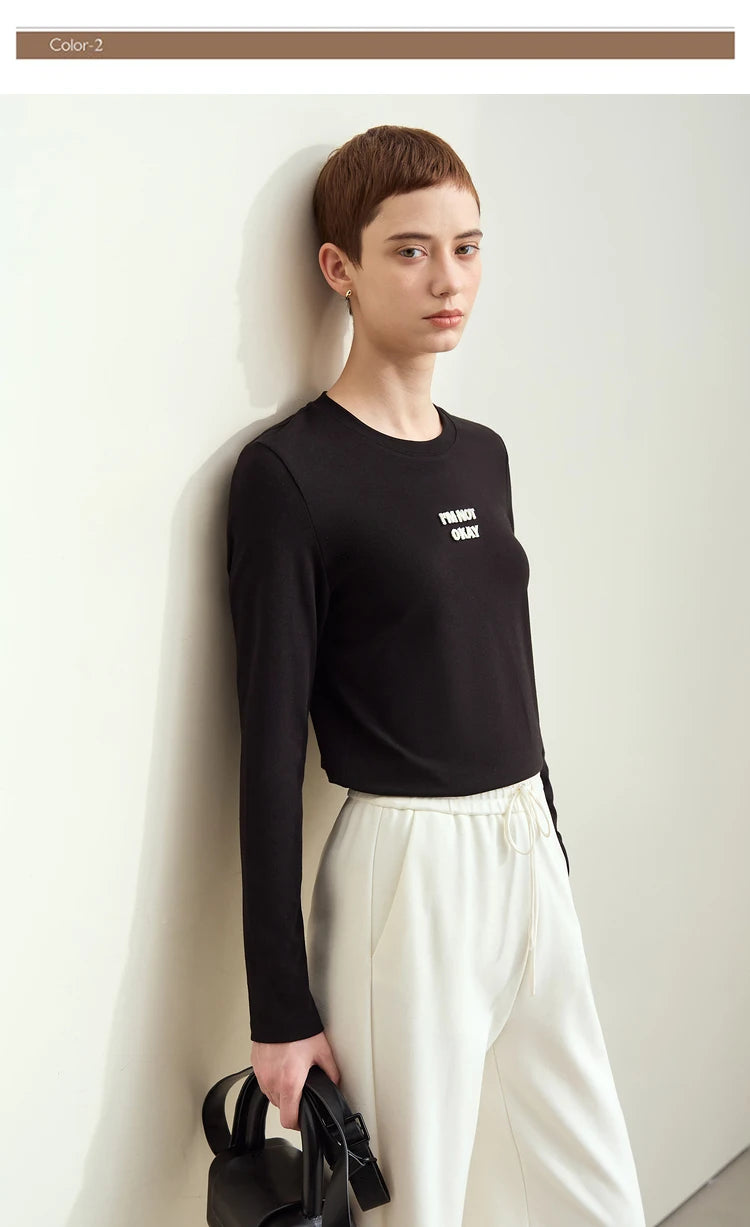 Damen T-Shirt mit minimalistischem Design und gesticktem Brief für den Herbst