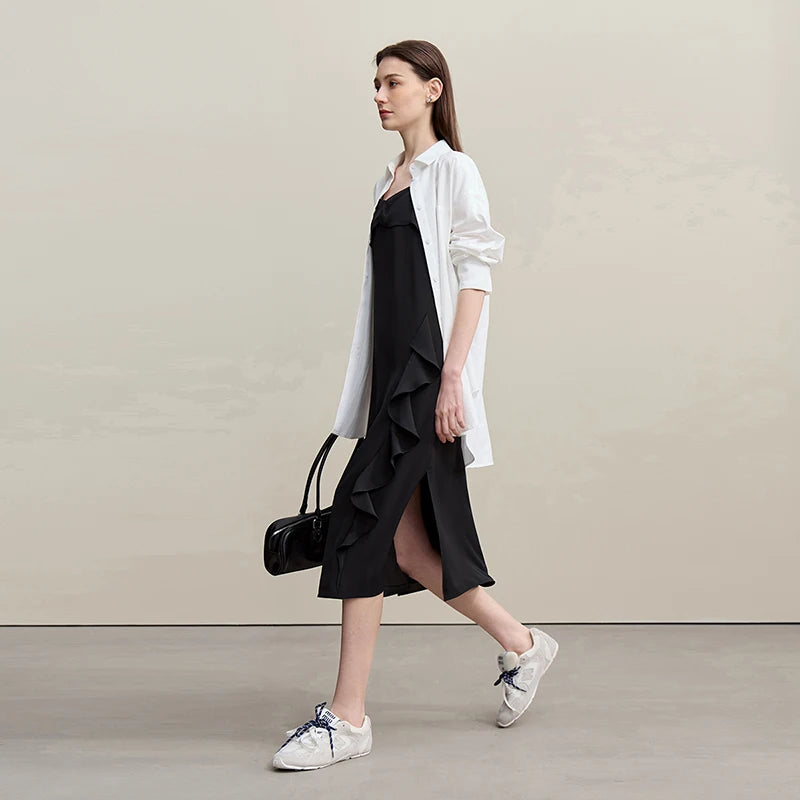 Romantisches Sommer Damenkleid Mit Spaghettiträgern Und Dekorativen Rüschen