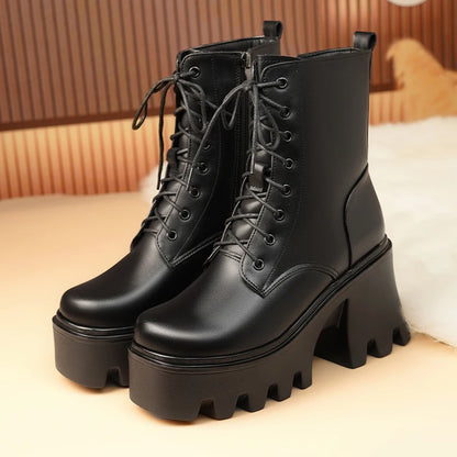 Ankle-Boots mit Schnürung, schwarze Optik, hohe Blockabsätze und grobe Profilsohle