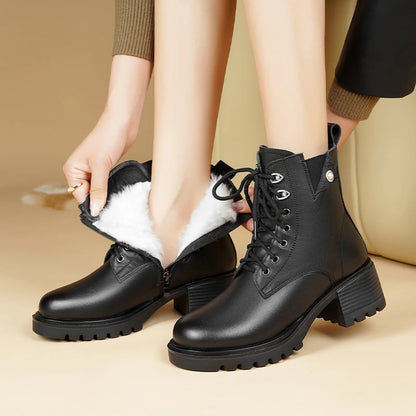 Schwarze Schnürstiefeletten mit Wollfutter, gepolstertem Schaft und dicker Laufsohle
