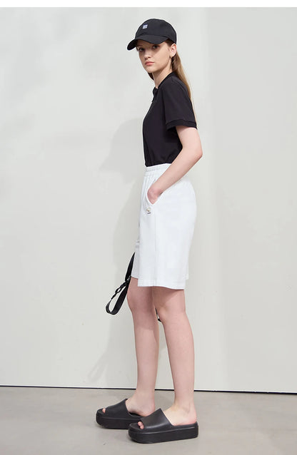Damen T-Shirt im Minimalismus-Stil mit asymmetrischem Schnitt für den Sommer