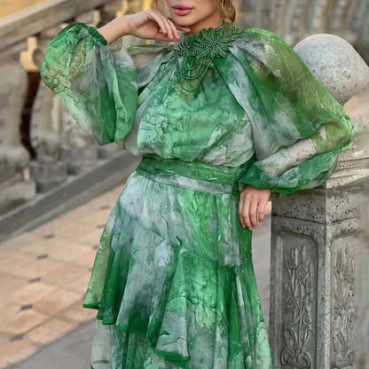 Elegantes Damen-Zweiteiler-Set mit Perlenbesatz und Patchwork-Design – Langarmhemd mit Reverskragen und Knopfleiste, kombiniert mit passender Hose.