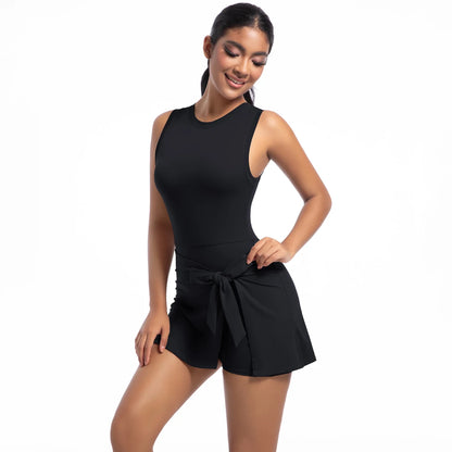 Schwarzes ärmelloses Sommerkleid mit Schleife vorn und Racerback