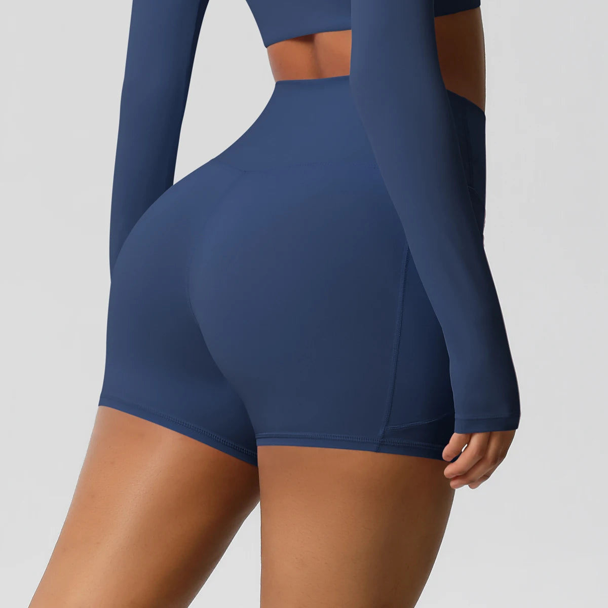 Hamidou Yogashorts für Frauen in Dunkelblau, Rückansicht mit kurzer Sportform.