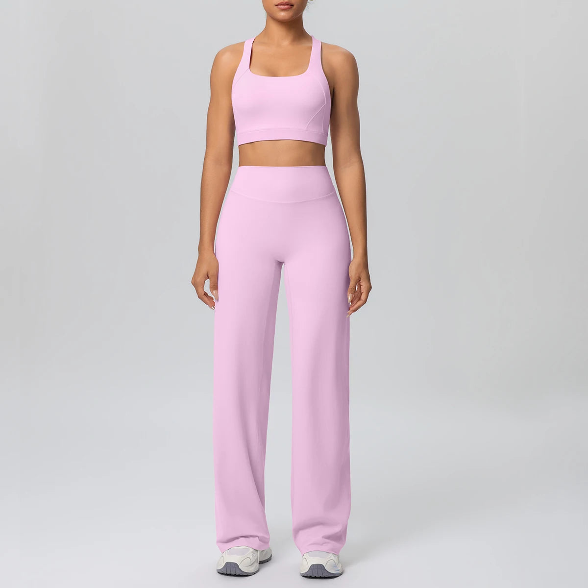 Athletik-Yoga-Set mit Brustpads: lila Sport-BH und weite Yoga-Hose mit hoher Taille