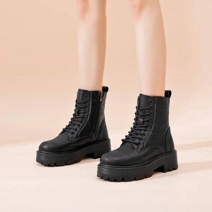 Schwarze Damen-Kurzstiefel aus Leder mit Schnürung und gepolstertem Schaft