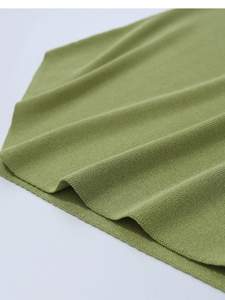 Damen-Stricktop, grün: Stoffkanten am Saum, Kurzarm, feine Maschen