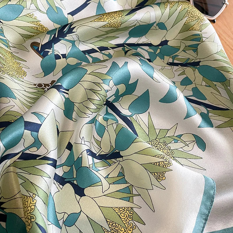 Damen Seidenschal 53cm quadratisch floral Halstuch Bandana Haarband hochwertig