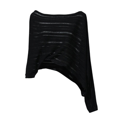 Schwarzer Strickpullover, schulterfreier asymmetrischer Schnitt mit breitem Halsausschnitt