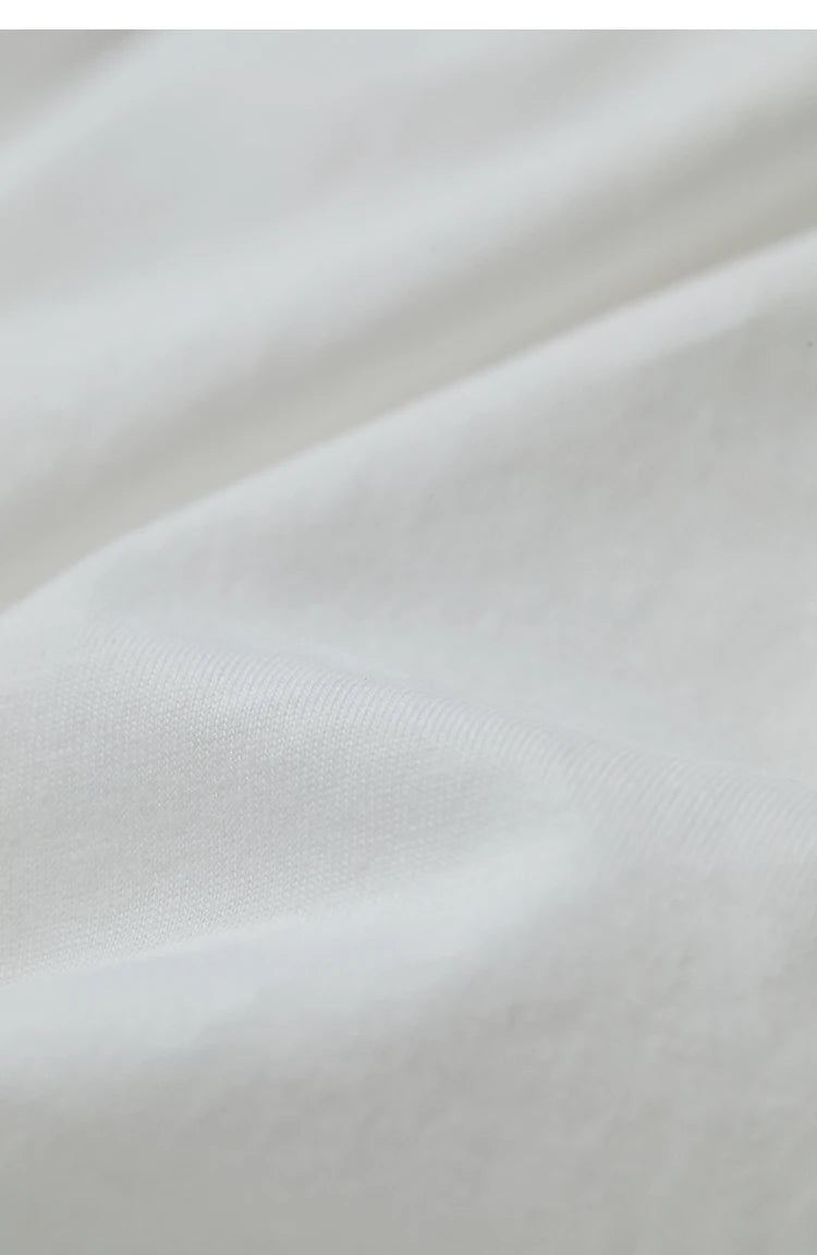 Damen T-Shirt im minimalistischem Stil mit V-Ausschnitt und Plissee-Details