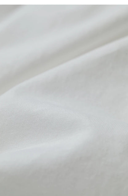 Damen T-Shirt im minimalistischem Stil mit V-Ausschnitt und Plissee-Details