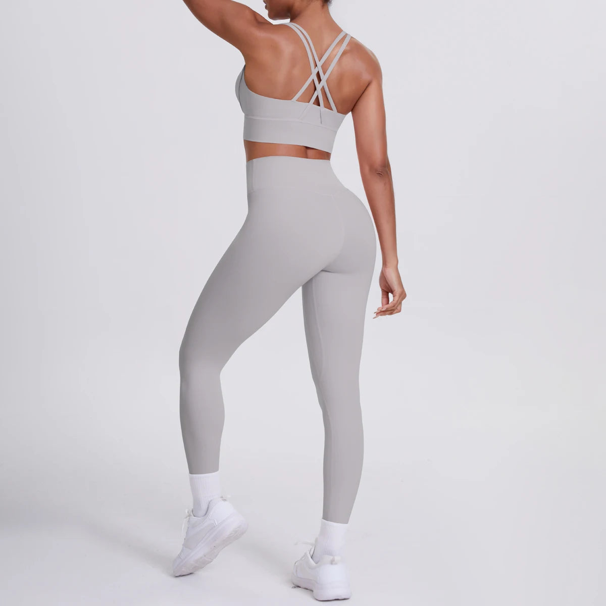 Fitness-Set Hellgrau: Sport-BH mit gekreuzten Rückenträgern, High-Waist-Leggings