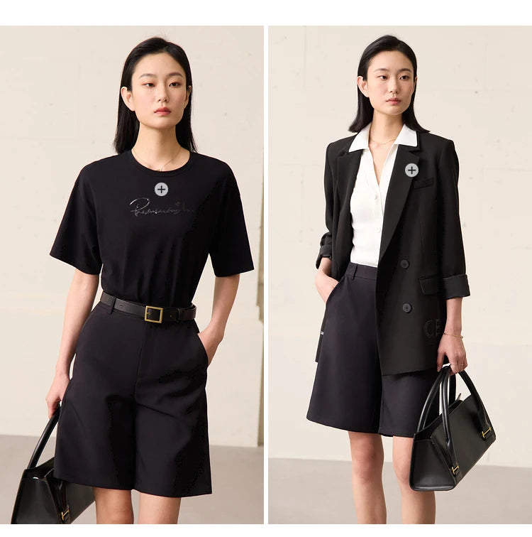 Damen Shorts im minimalistischen Stil mit breitem Bein und Taschen