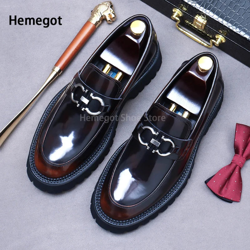 Schwarze Herren-Lederschuhe mit Rundspitze, dicker Sohle und Zier-Schnallenverschluss