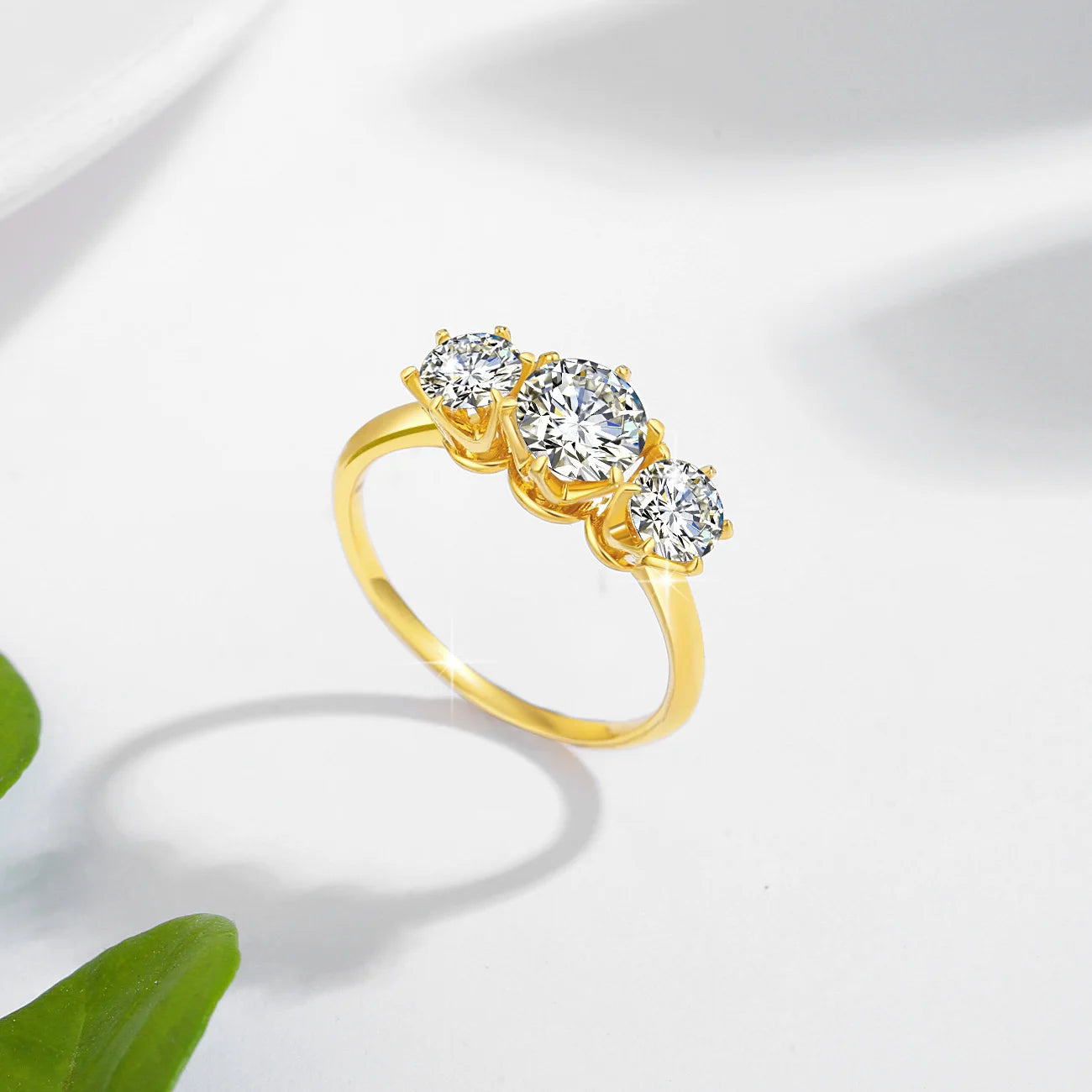 Damen-Verlobungsring aus Gelbgold 14K mit drei Moissaniten und Echtheitszertifikat