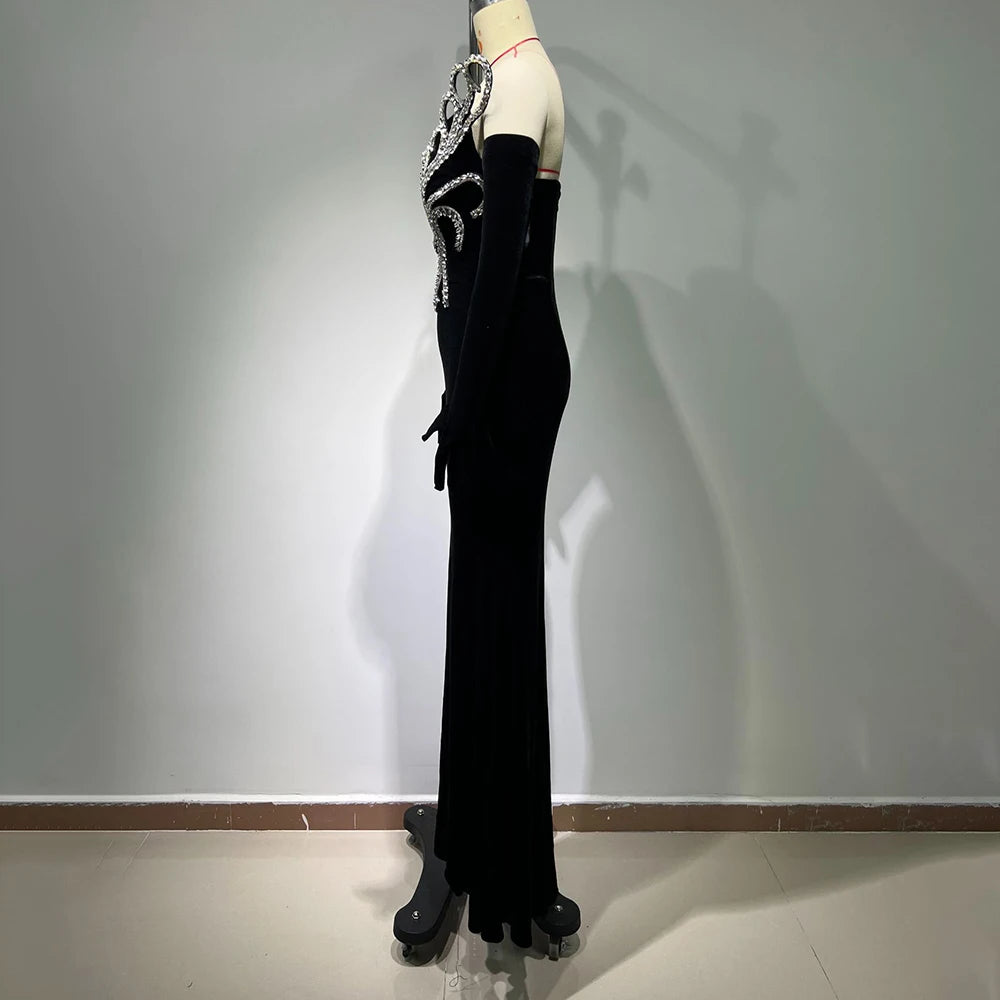 Schulterfreies ärmelloses Damenkleid mit Patchwork-Design und Falten – figurbetont und elegant
