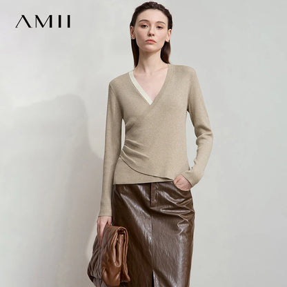 Beiger Damenpullover mit V-Ausschnitt, schmaler Schnitt und feines Strickmuster
